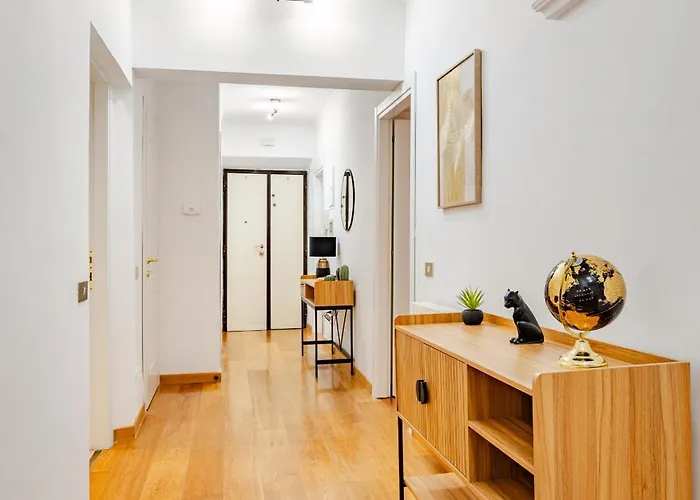 Ampio Di Design Nel Cuore Di דירה